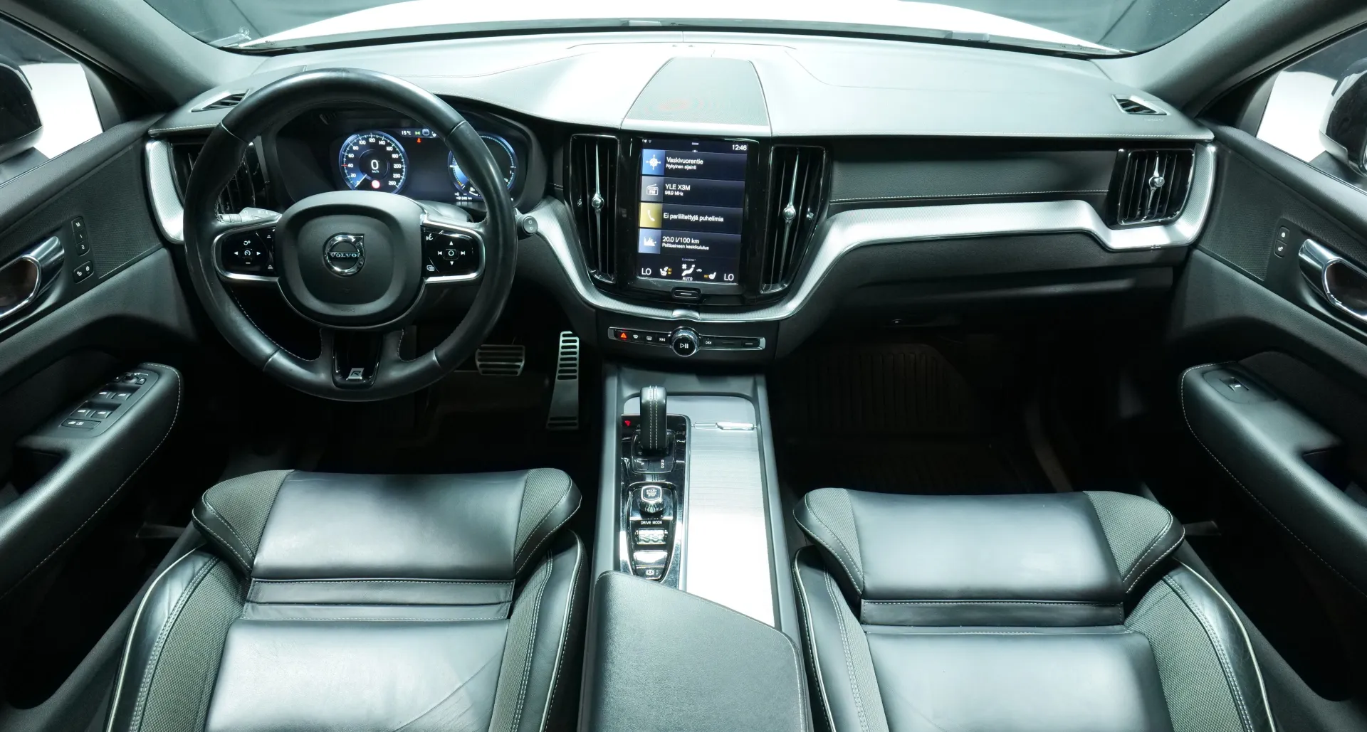 Autokuva 14 - ERN-933