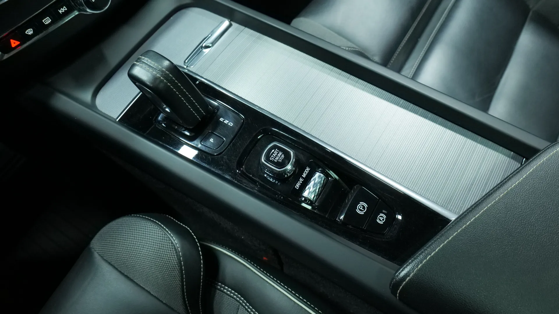 Autokuva 10 - ERN-933