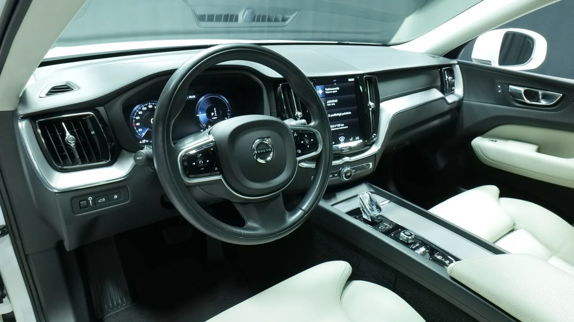 Autokuva 13 - ERX-173