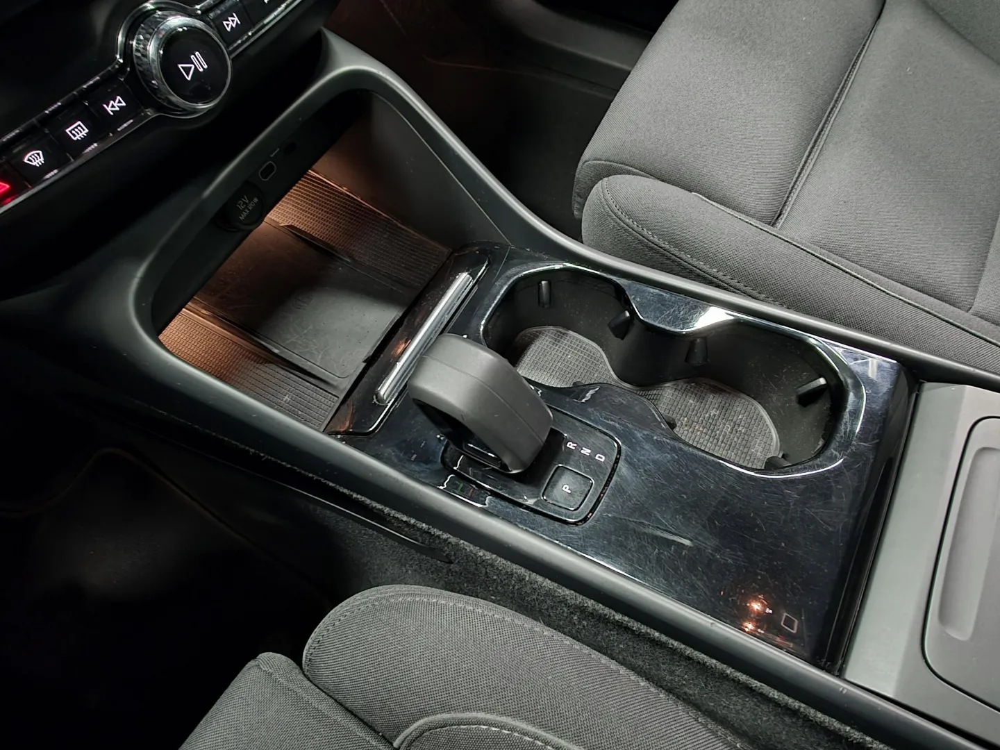 Autokuva 14 - ESA-422