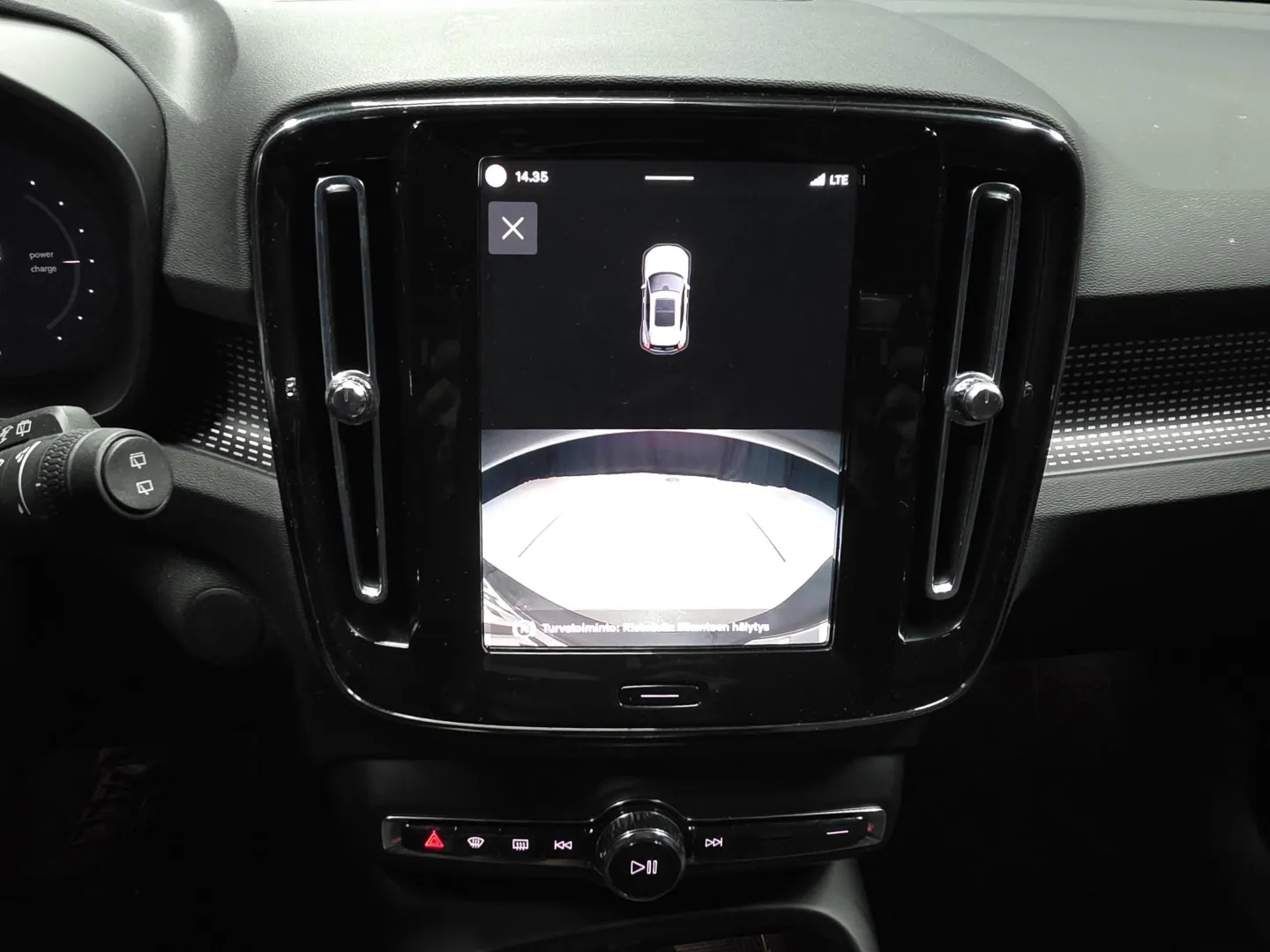 Autokuva 13 - ESA-422