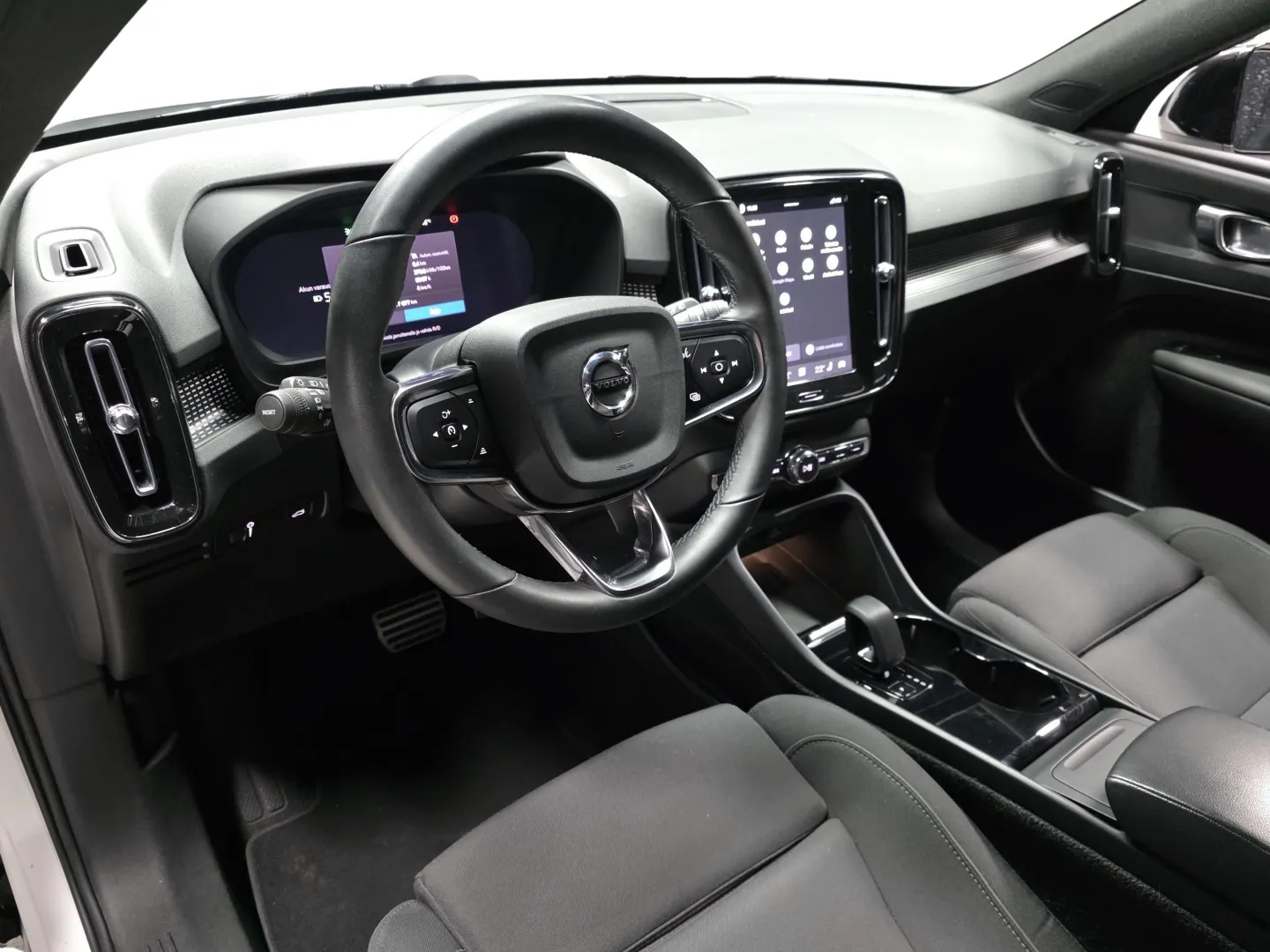 Autokuva 8 - ESA-422