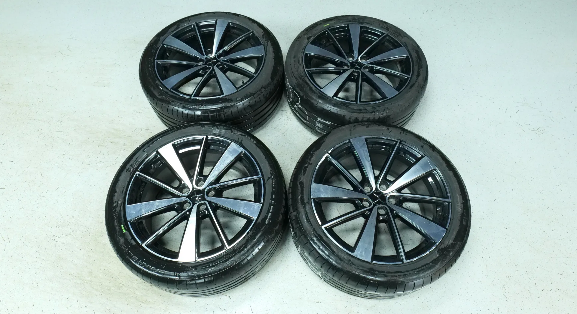 Autokuva 19 - EUJ-322