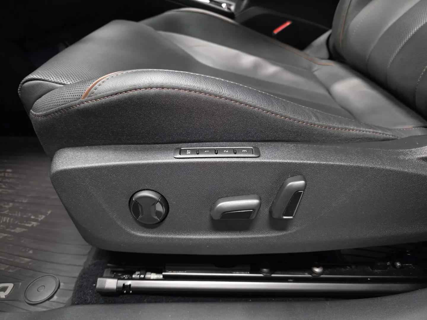 Autokuva 14 - EUL-947