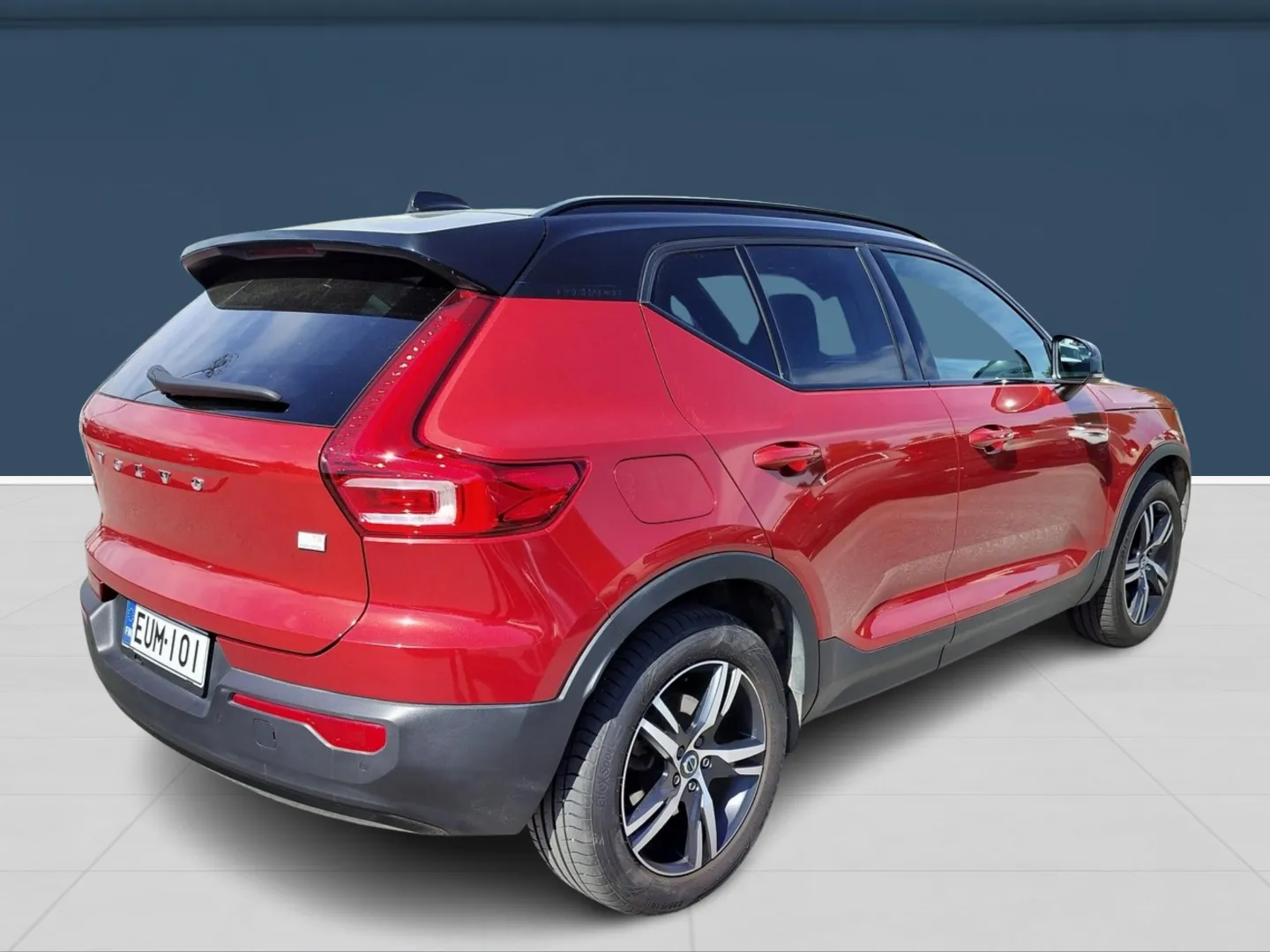 Autokuva 2 - EUM-101