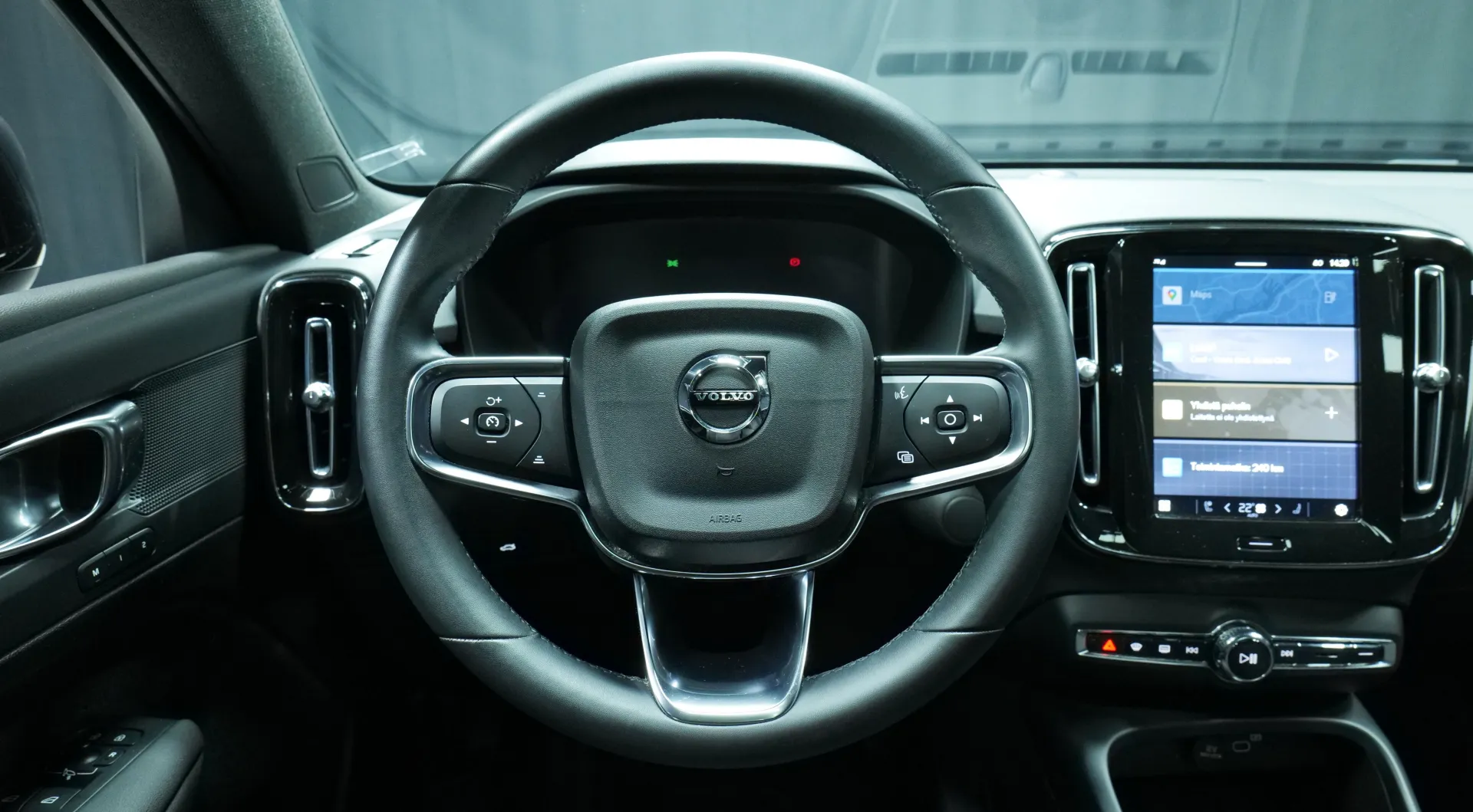 Autokuva 14 - EUN-147