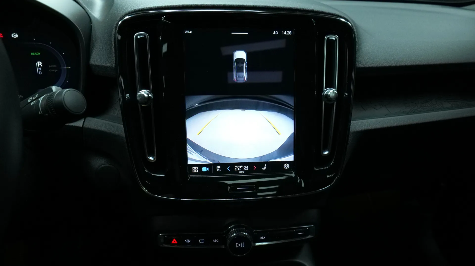 Autokuva 7 - EUN-147