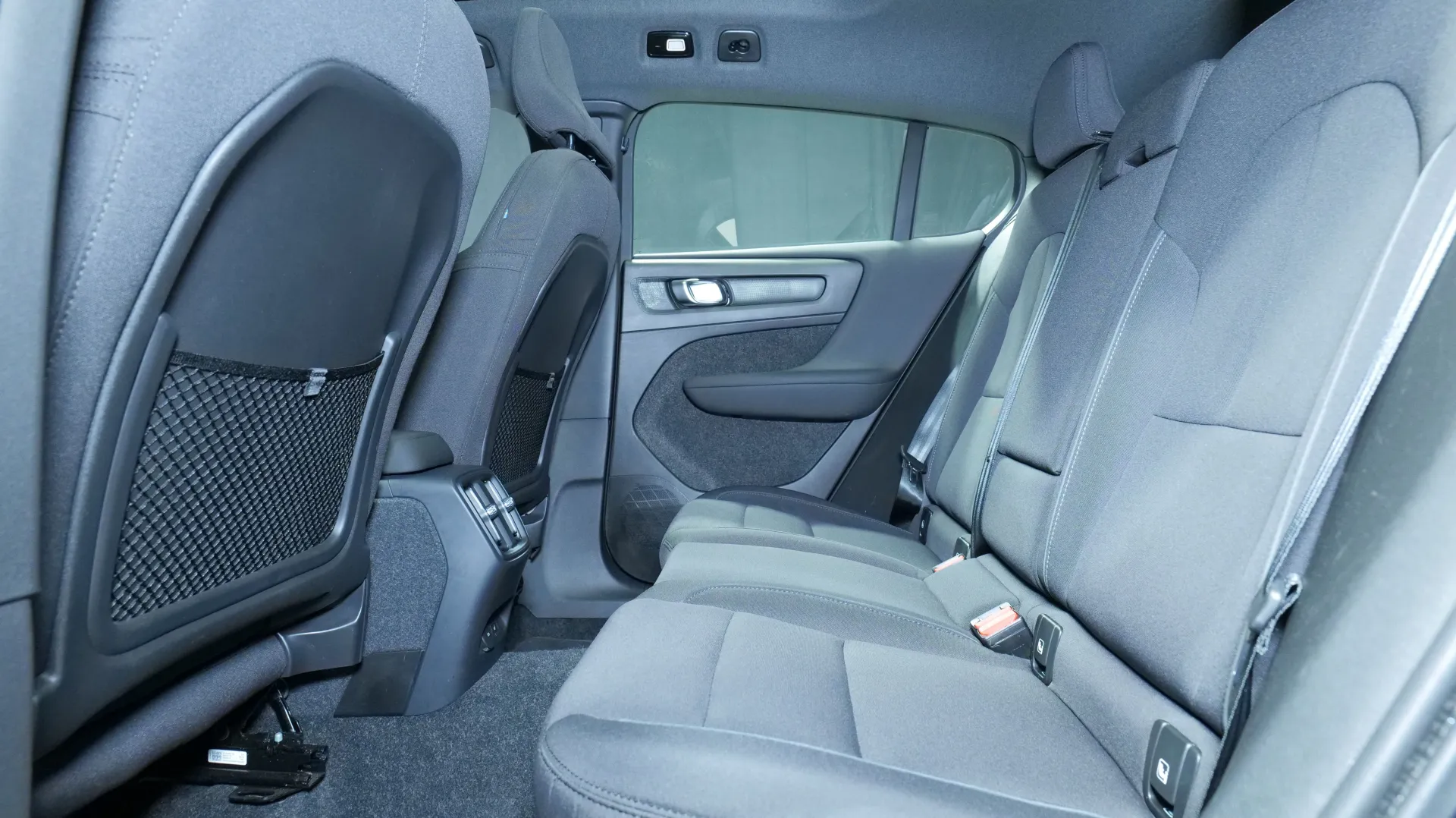 Autokuva 15 - EUN-147