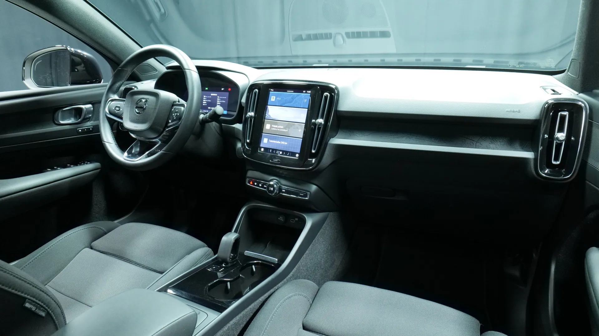 Autokuva 18 - EUN-147