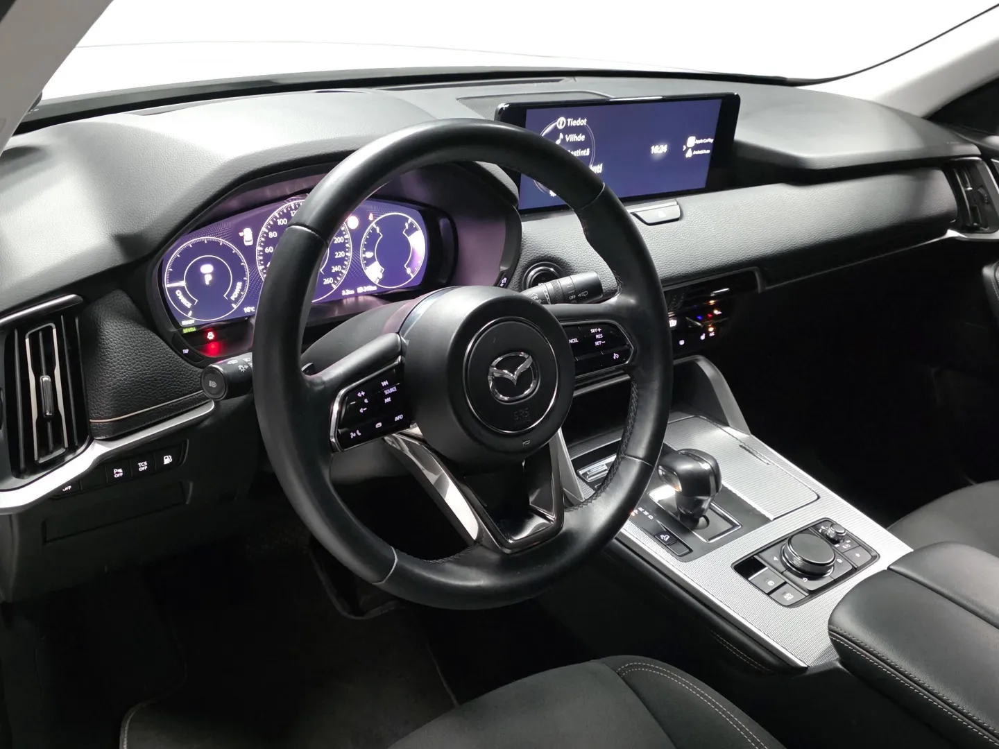 Autokuva 8 - EUO-325