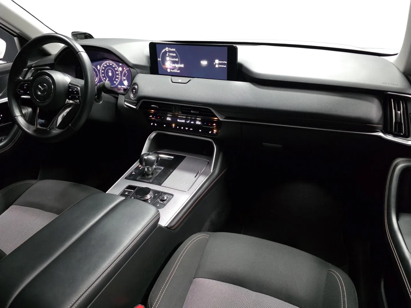 Autokuva 16 - EUO-325