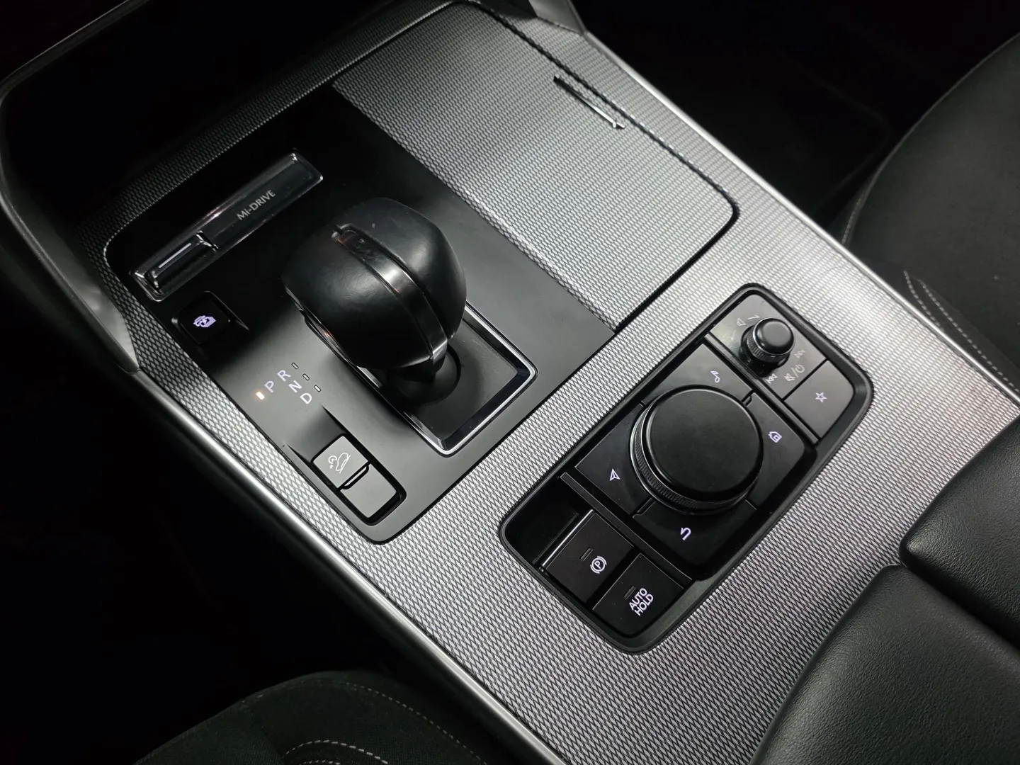 Autokuva 15 - EUO-325