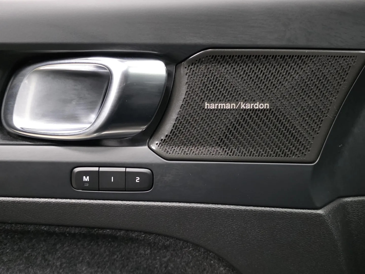 Autokuva 15 - EUP-219