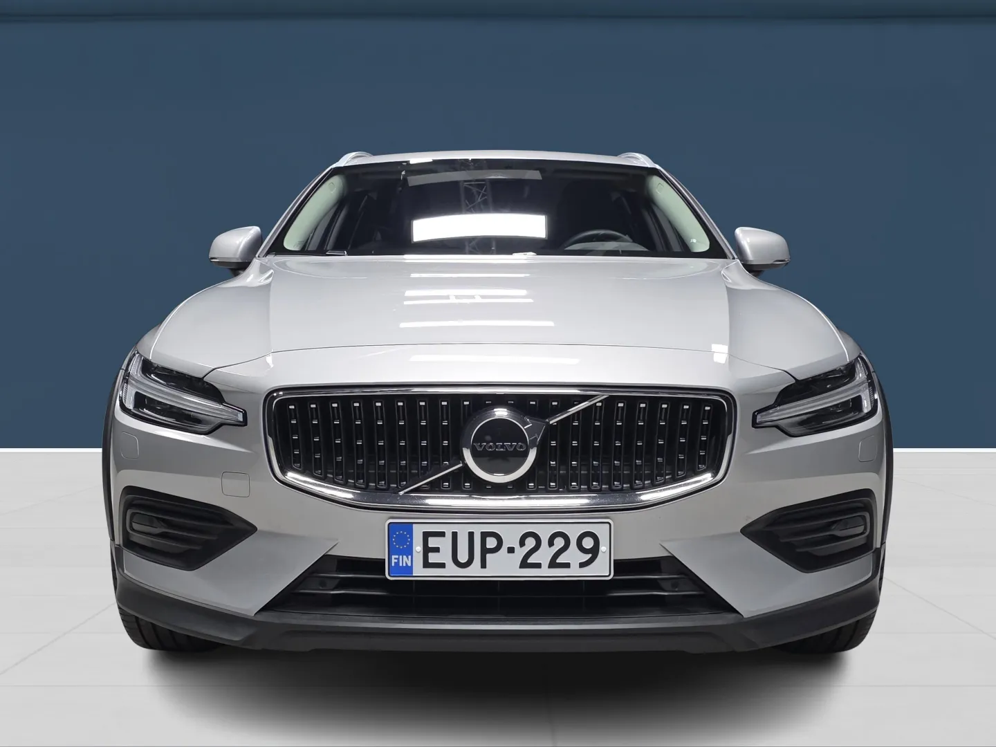 Autokuva 2 - EUP-229