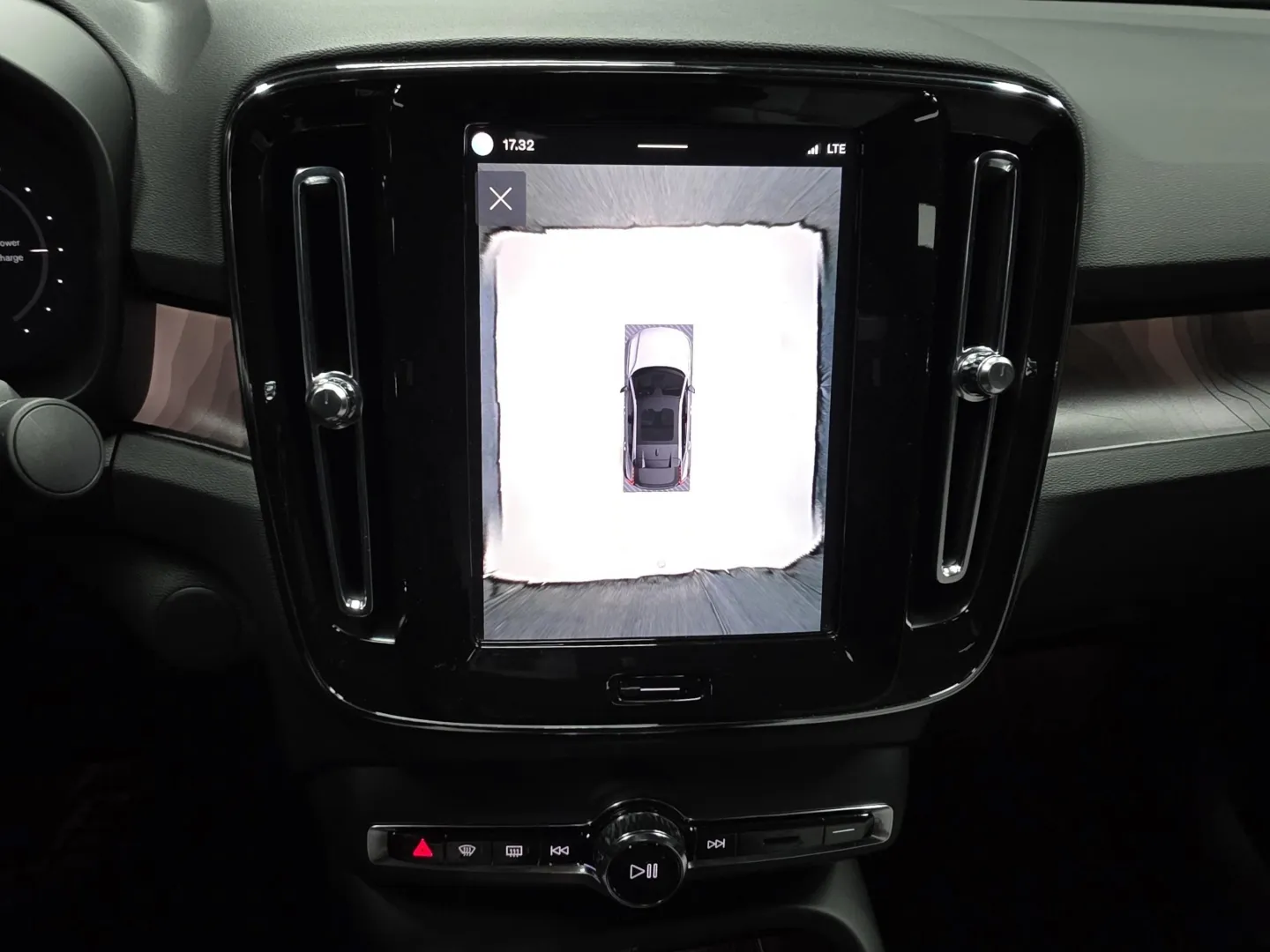 Autokuva 13 - EUP-707