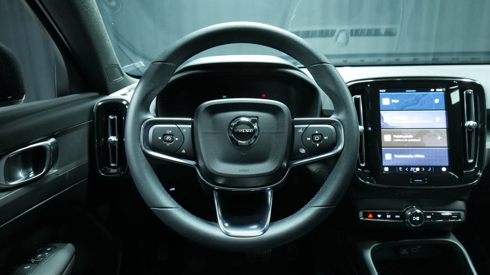 Autokuva 14 - EUR-701