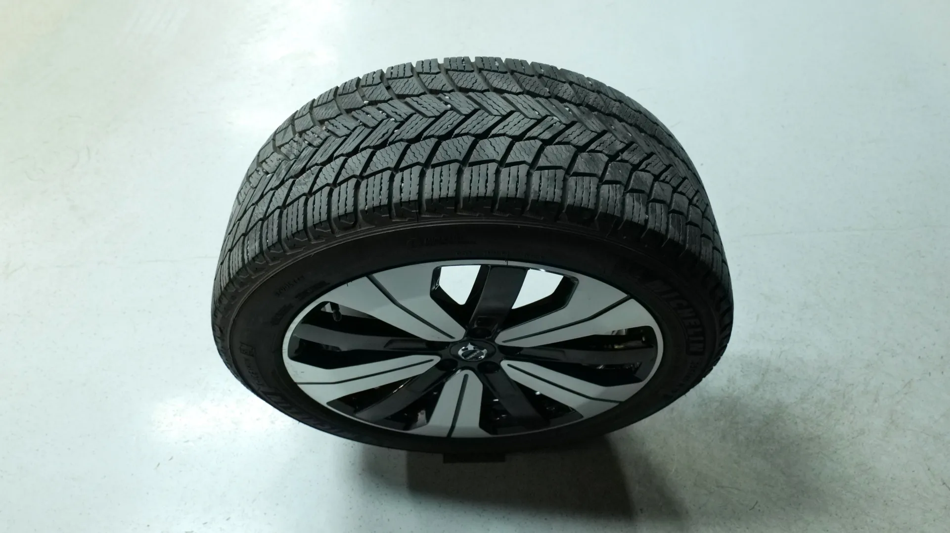 Autokuva 20 - EUR-701