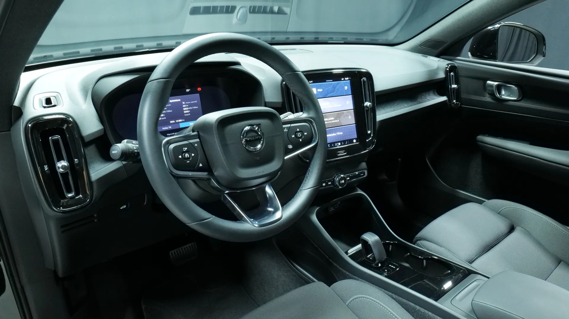 Autokuva 11 - EUR-701