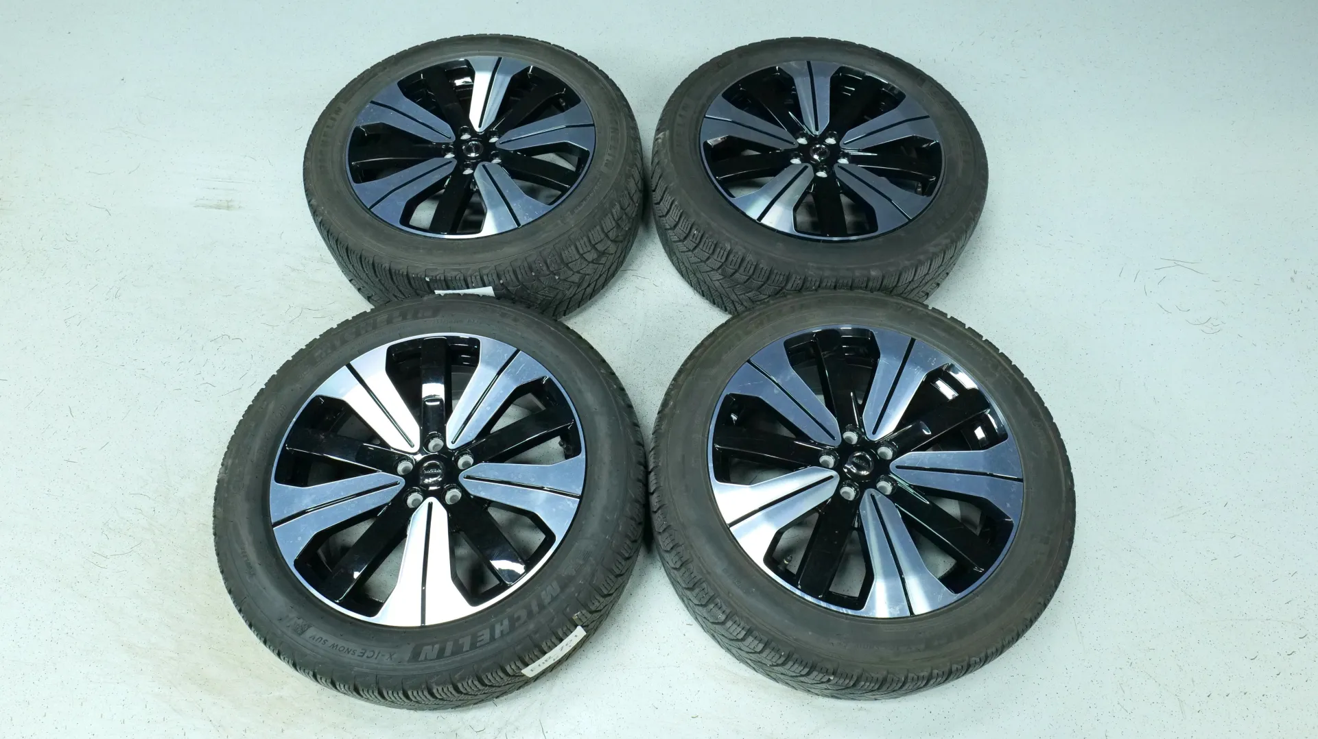 Autokuva 19 - EUR-701