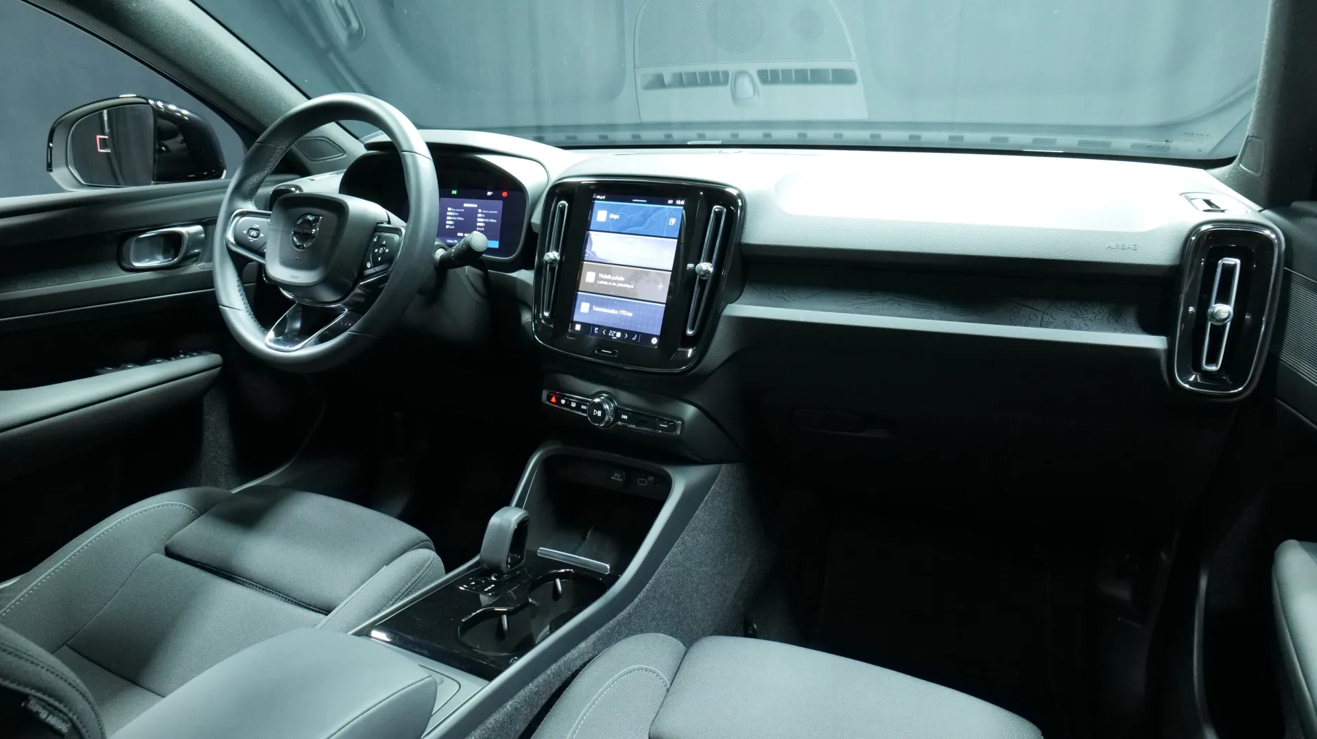 Autokuva 18 - EUR-701