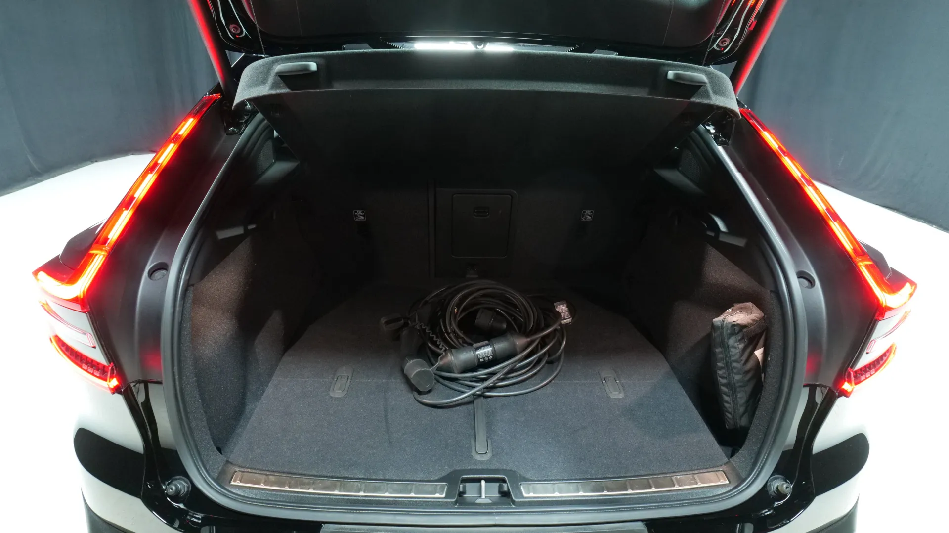 Autokuva 16 - EUR-701