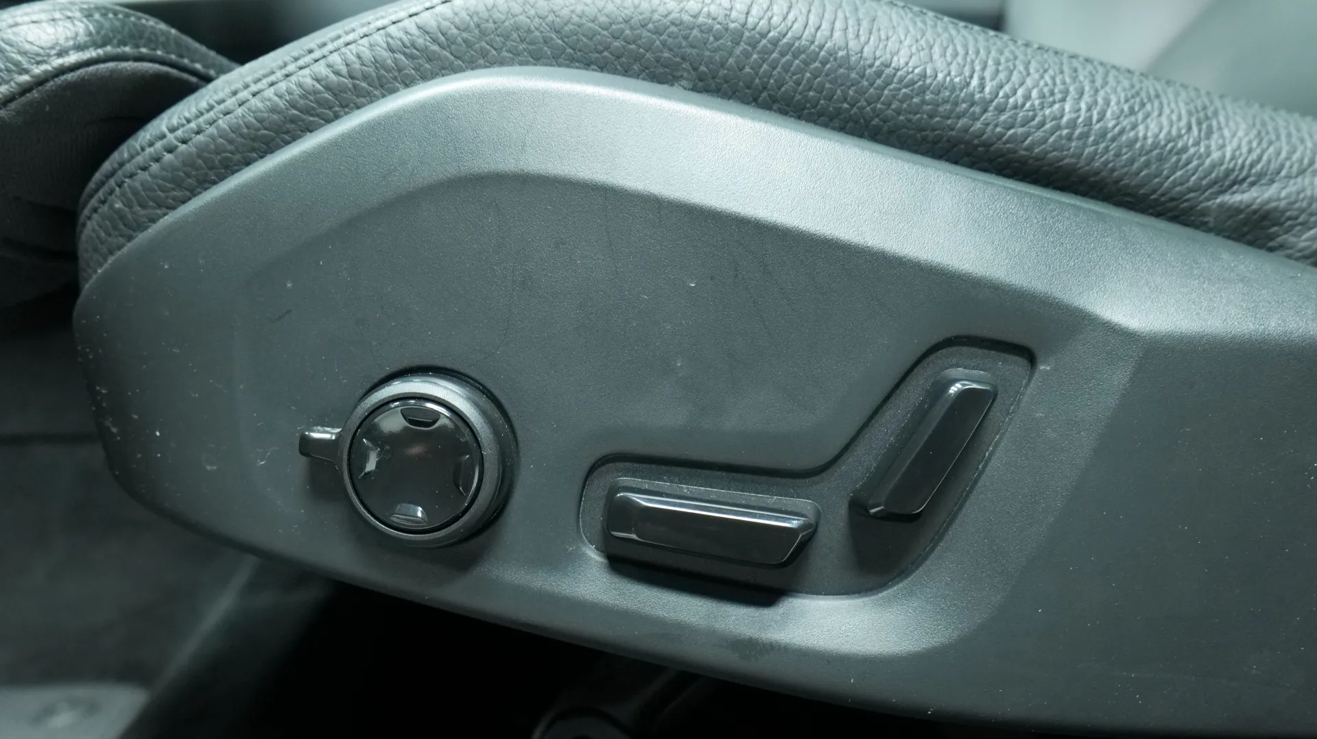 Autokuva 10 - EUR-840