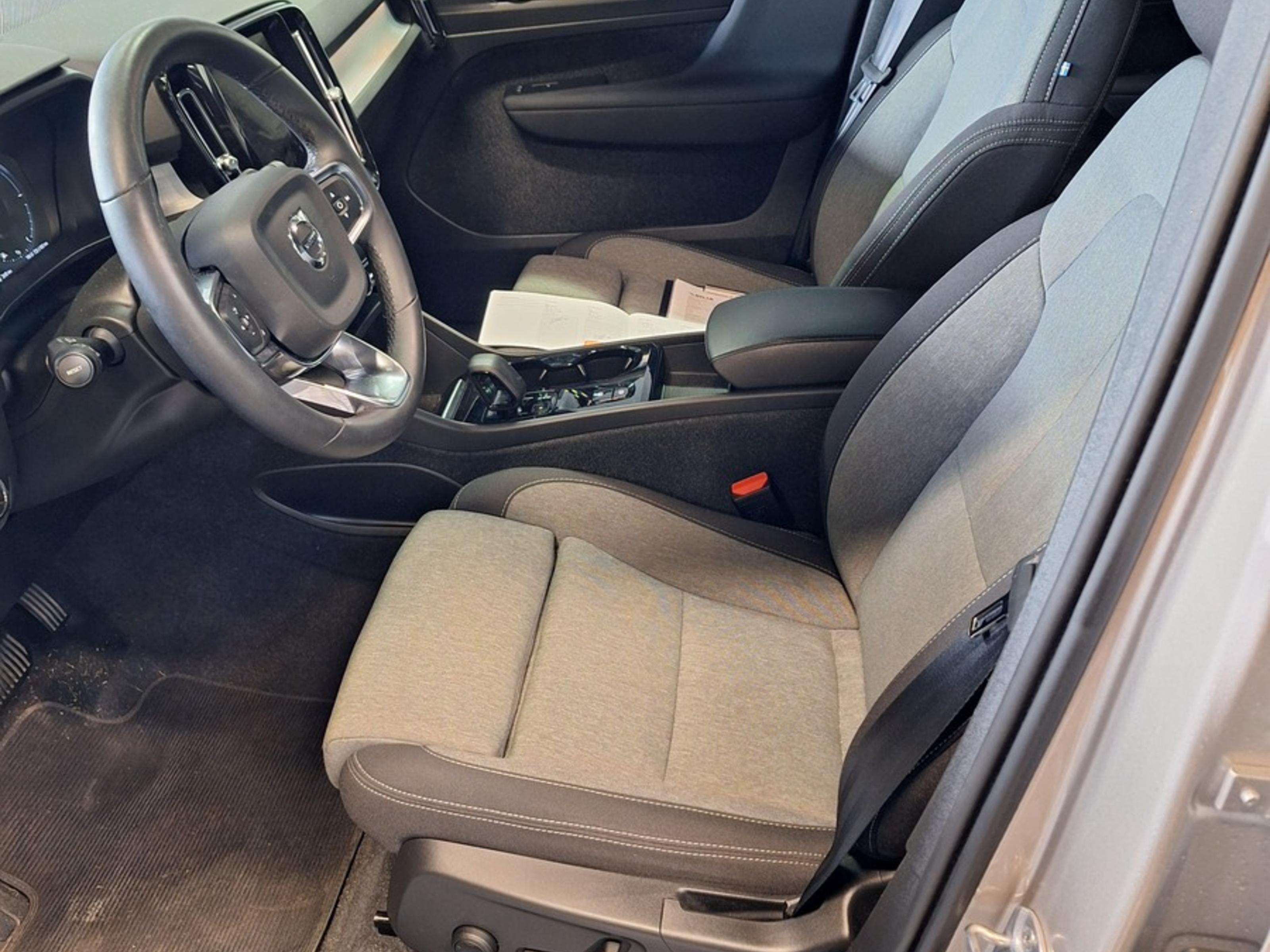 Volvo XC40 T4 TwE Plus Dark aut 2024, photo 5/7