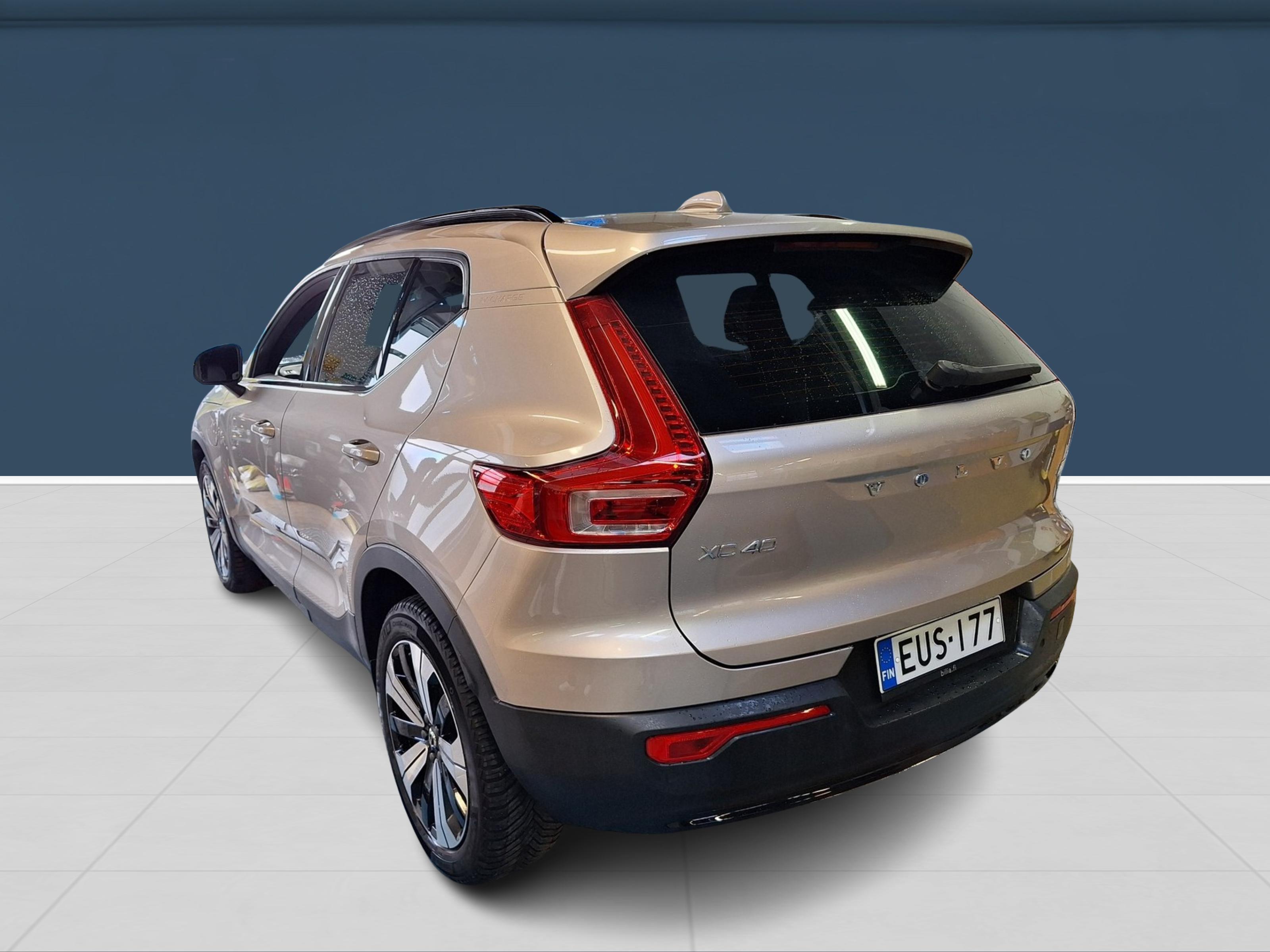 Volvo XC40 T4 TwE Plus Dark aut 2024, photo 4/7