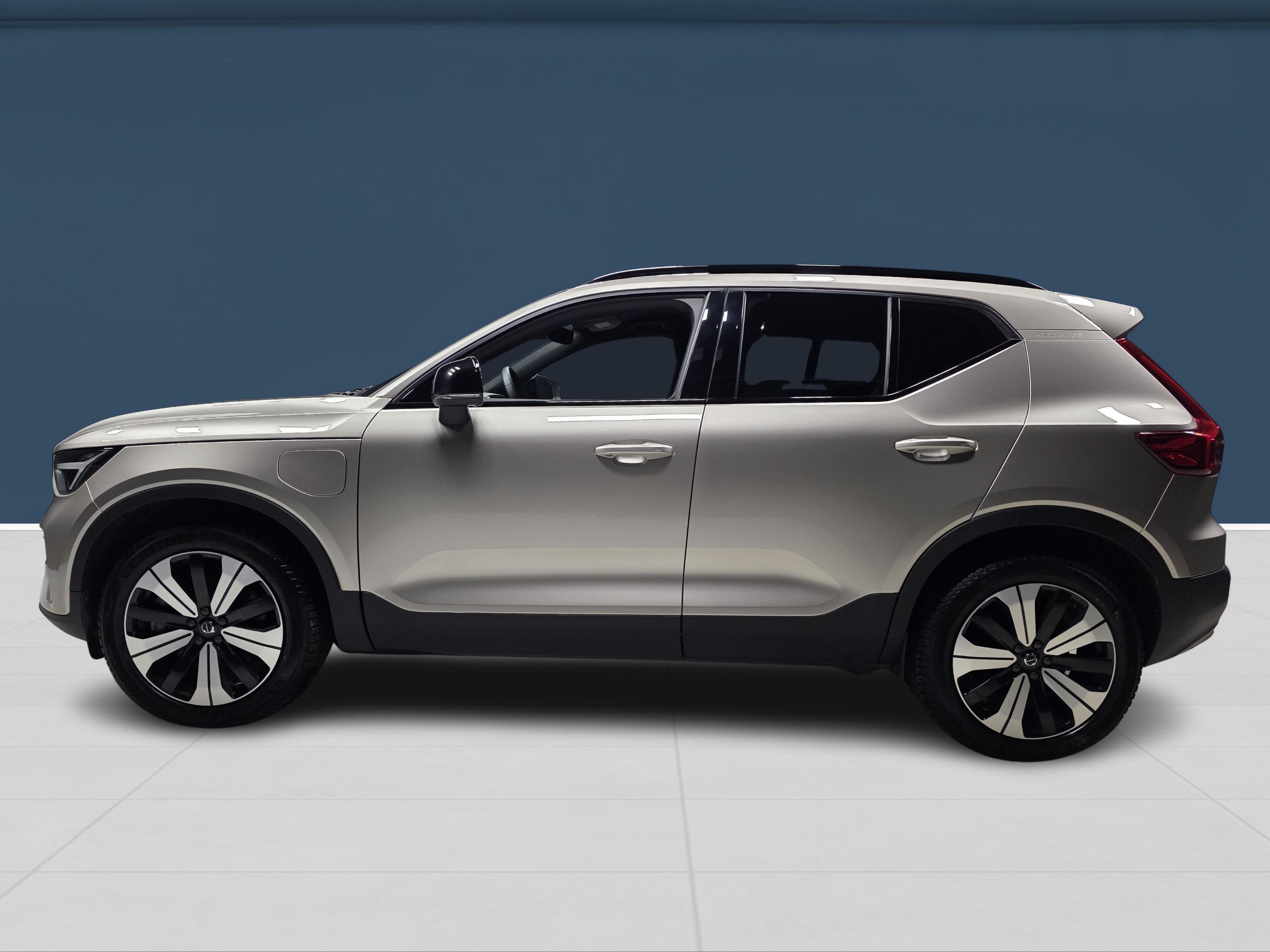 Volvo XC40 T4 TwE Plus Dark aut 2024, bild 6/20