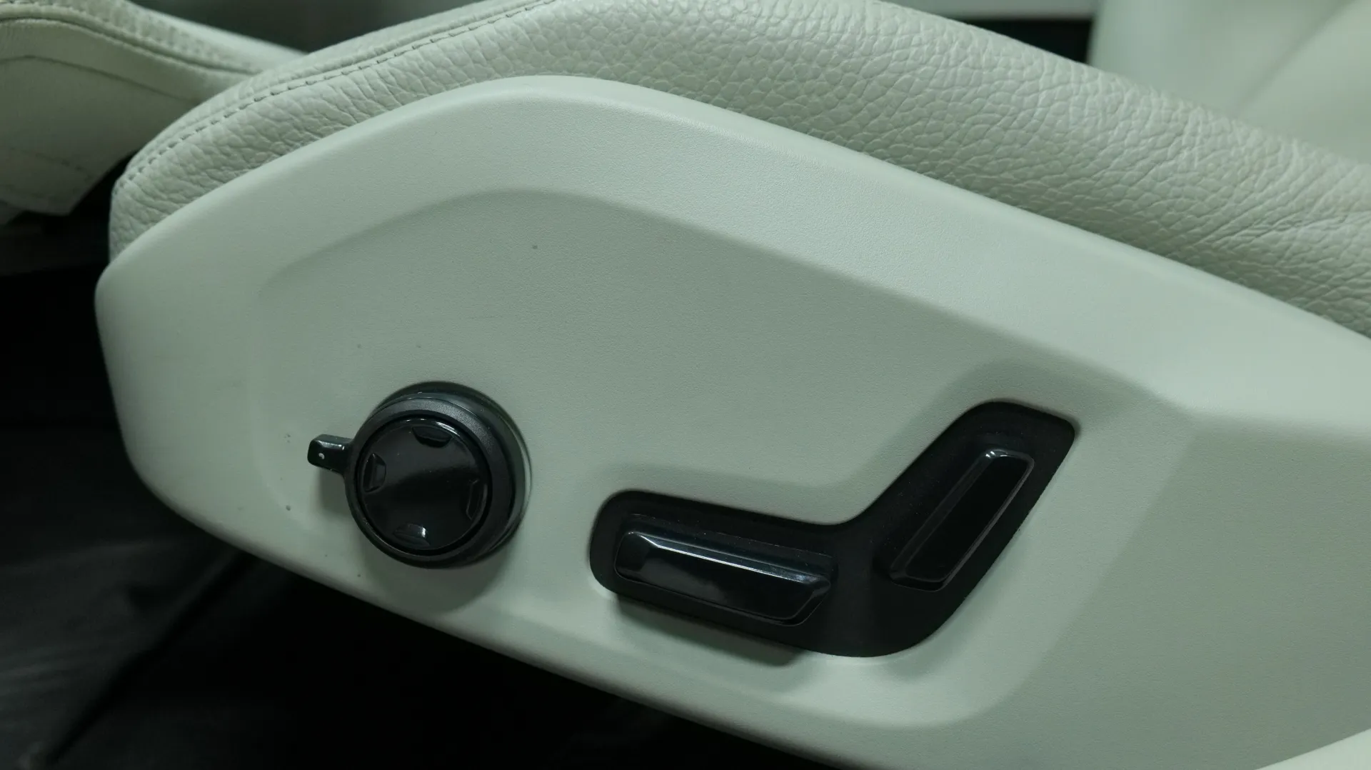 Autokuva 13 - EUS-833