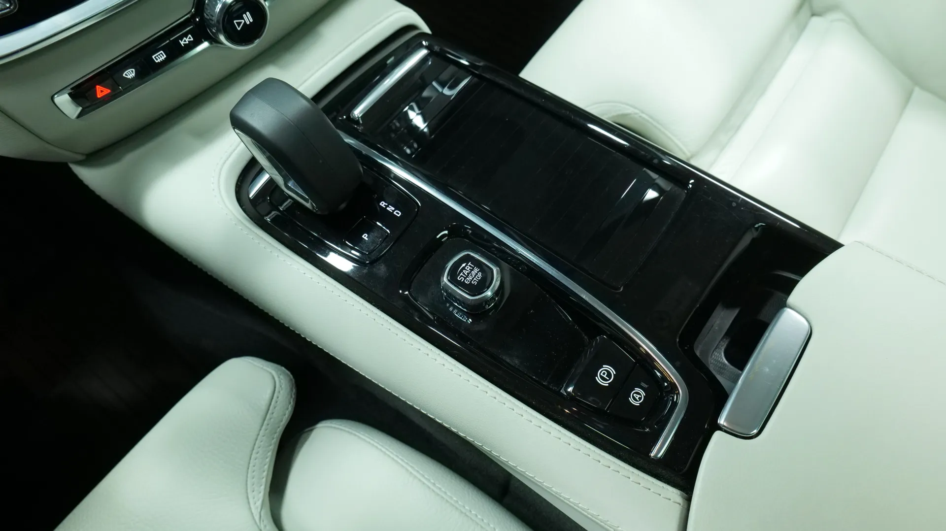 Autokuva 10 - EUS-833