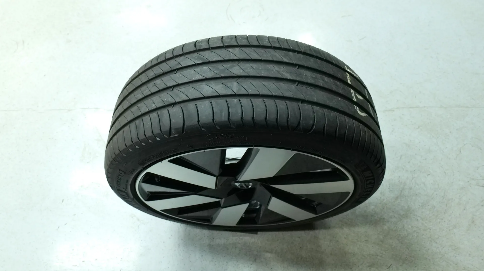 Autokuva 22 - EUS-833