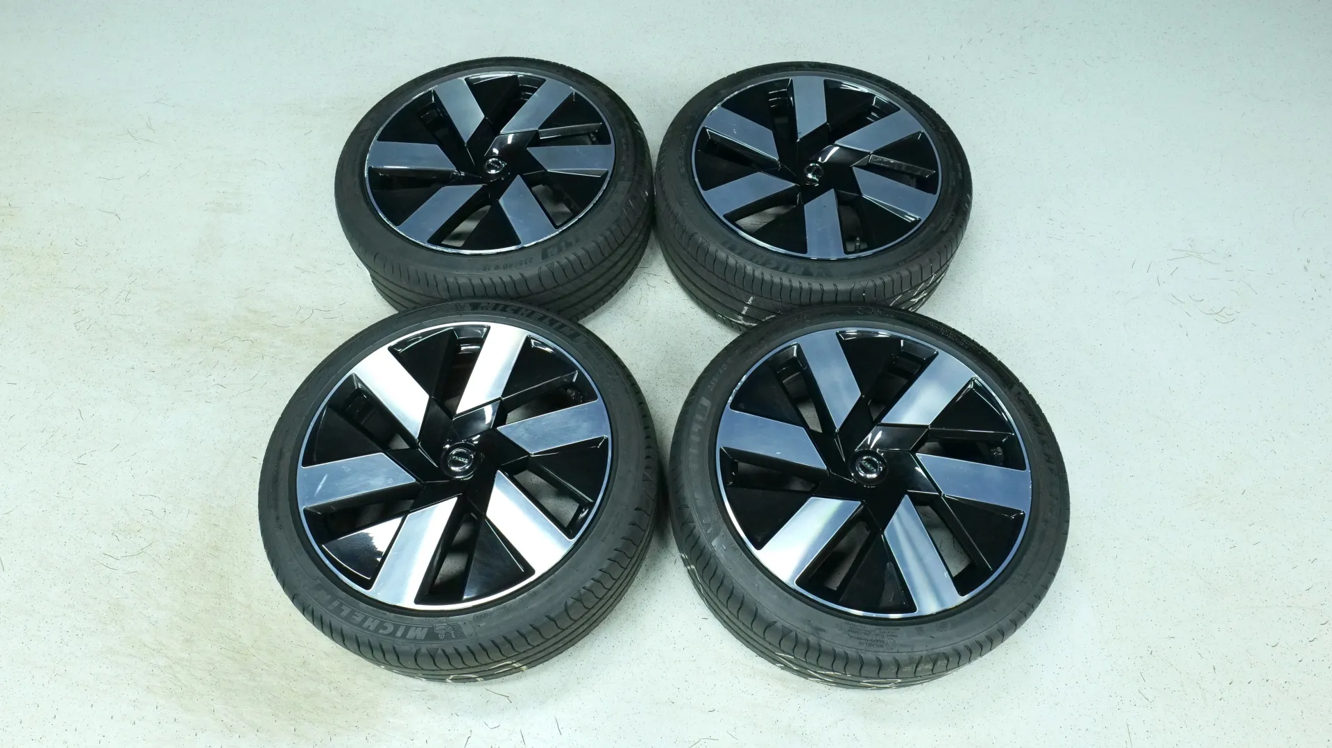 Autokuva 21 - EUS-833