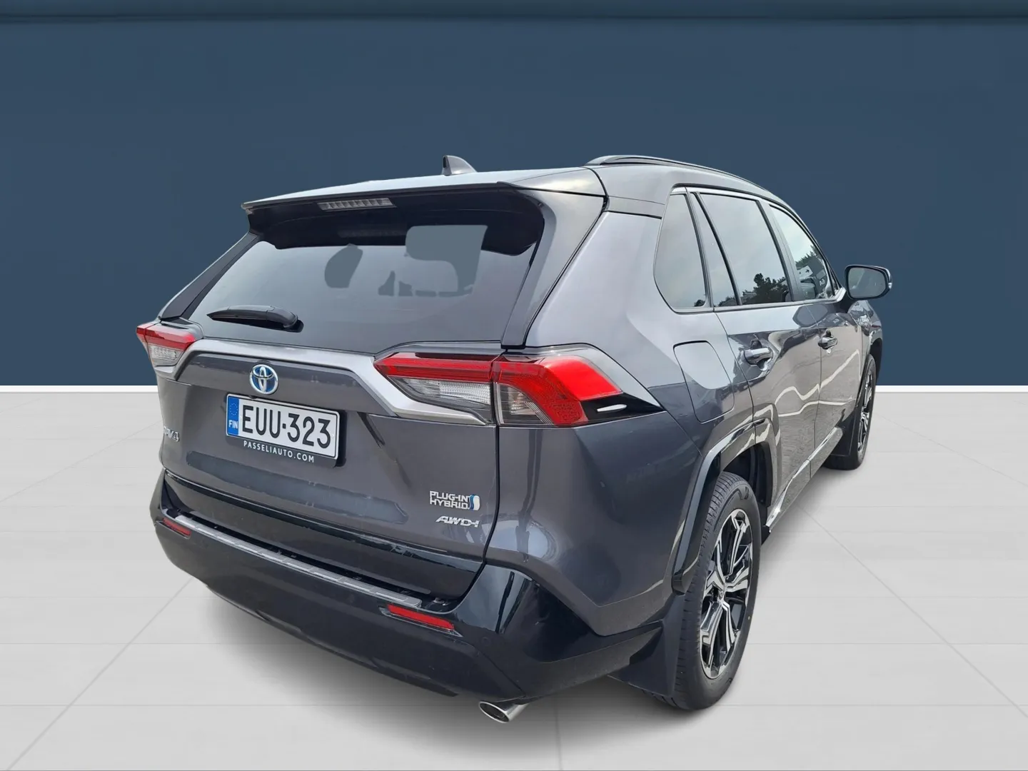 Autokuva 2 - EUU-323