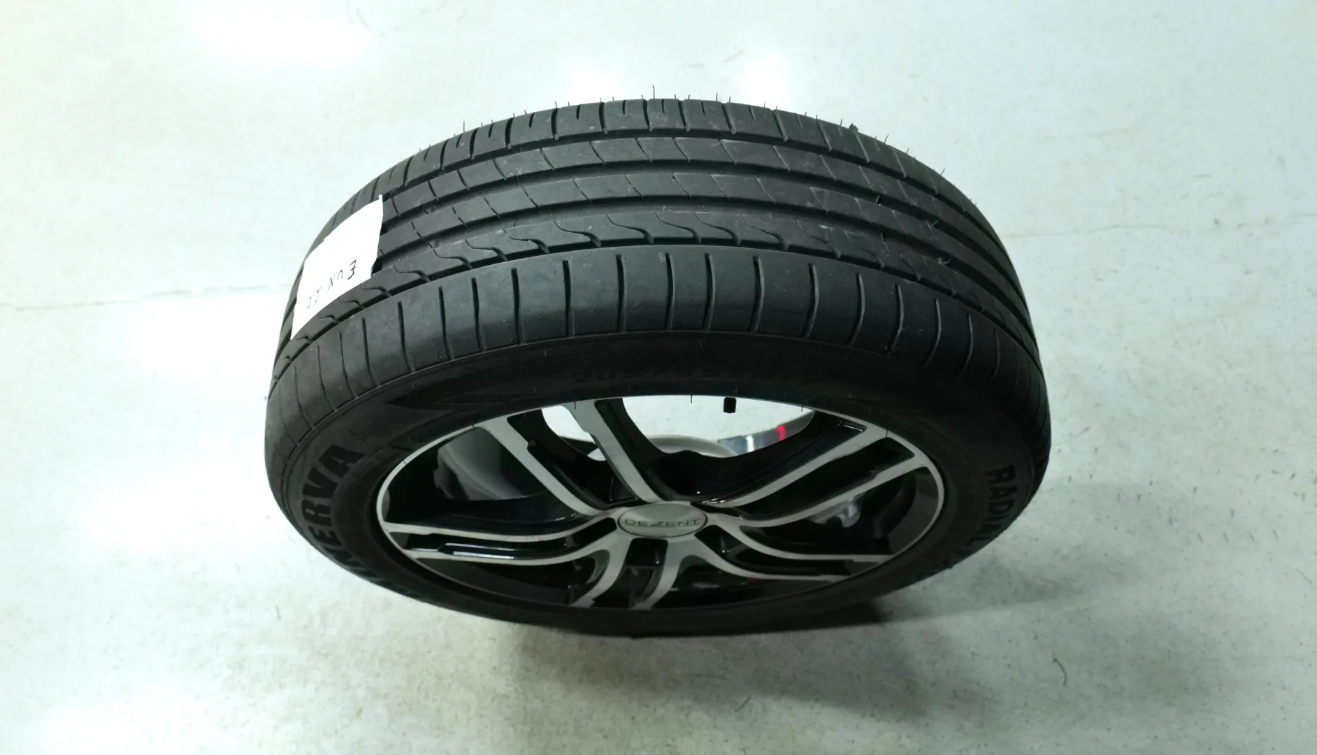 Autokuva 18 - EUX-221