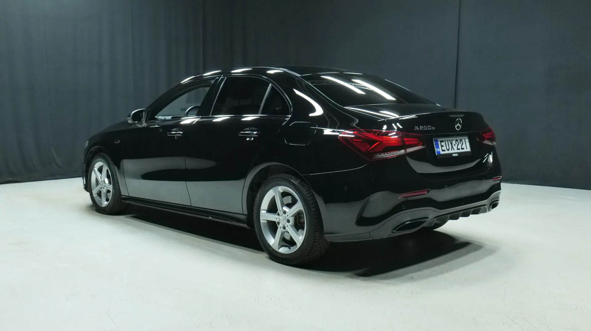 Autokuva 2 - EUX-221