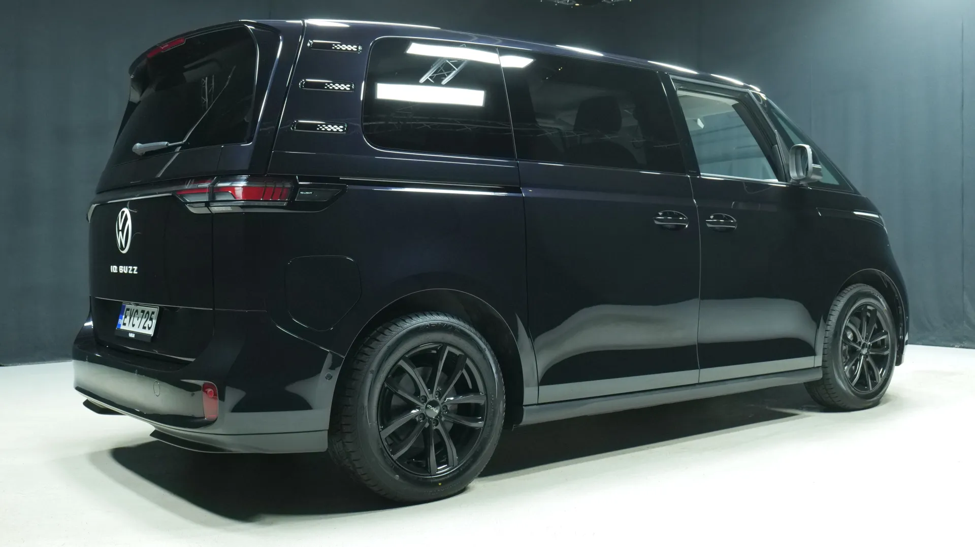 Autokuva 3 - EVC-725