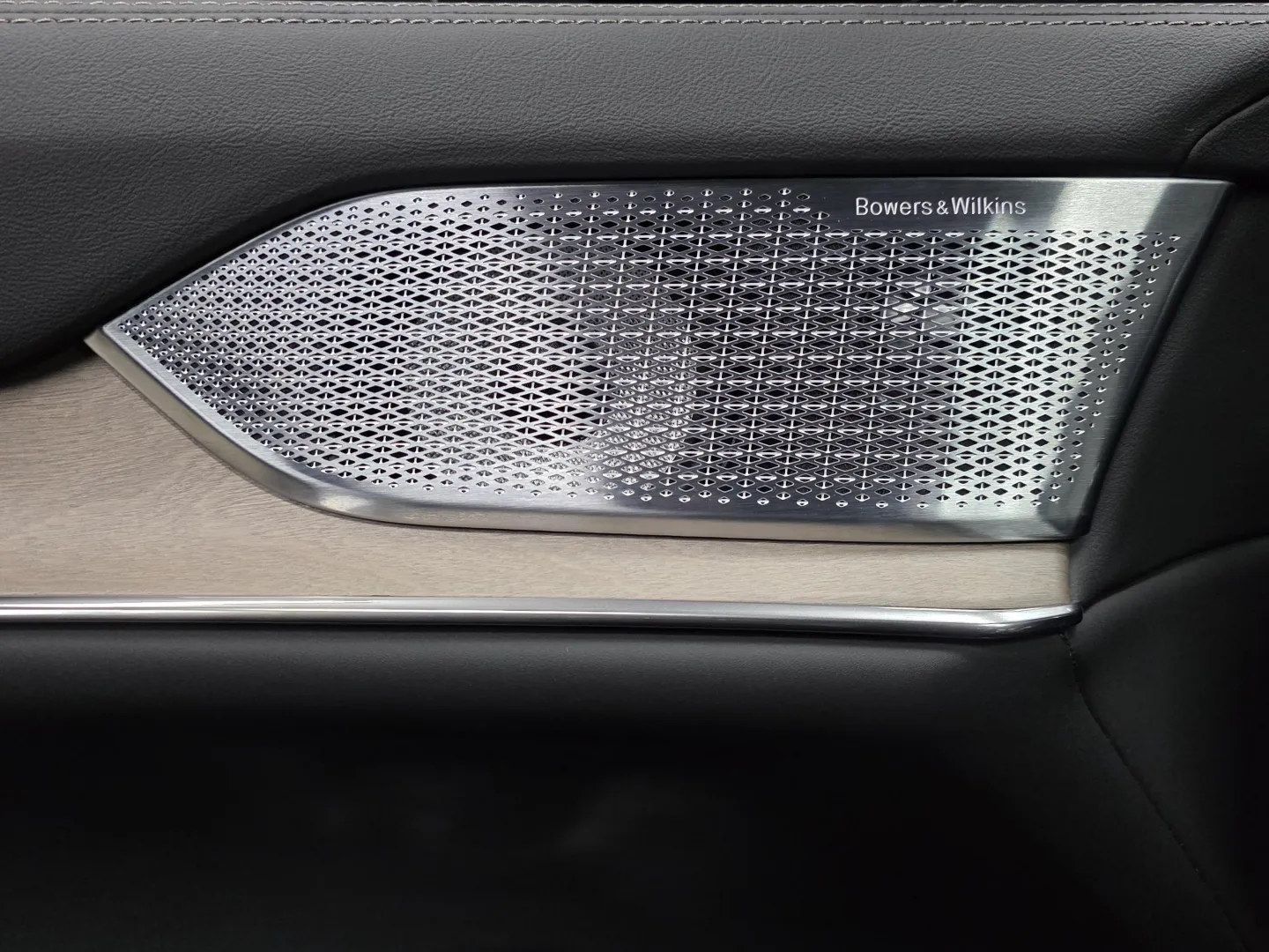 Autokuva 14 - EVL-446