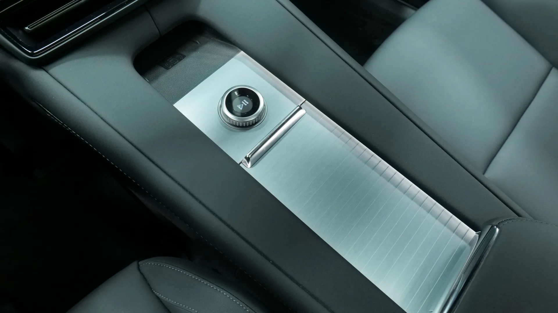 Autokuva 10 - EVL-850