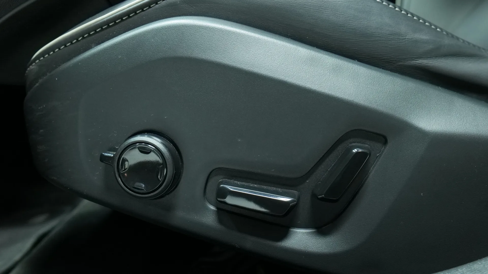 Autokuva 11 - EVL-955