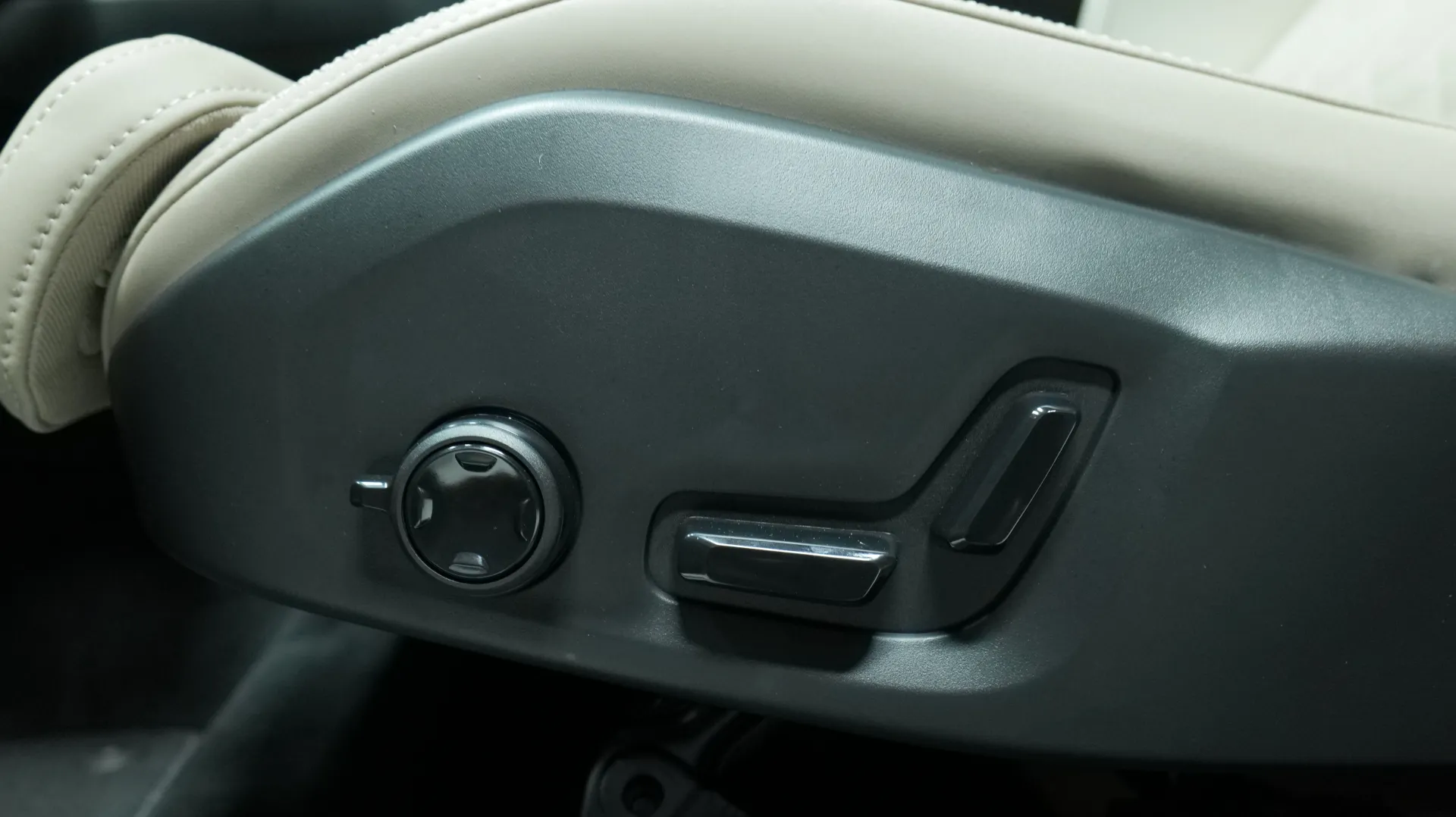 Autokuva 11 - EVR-730