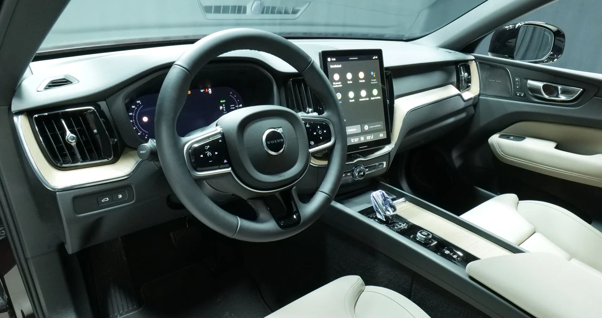 Autokuva 13 - EVR-730