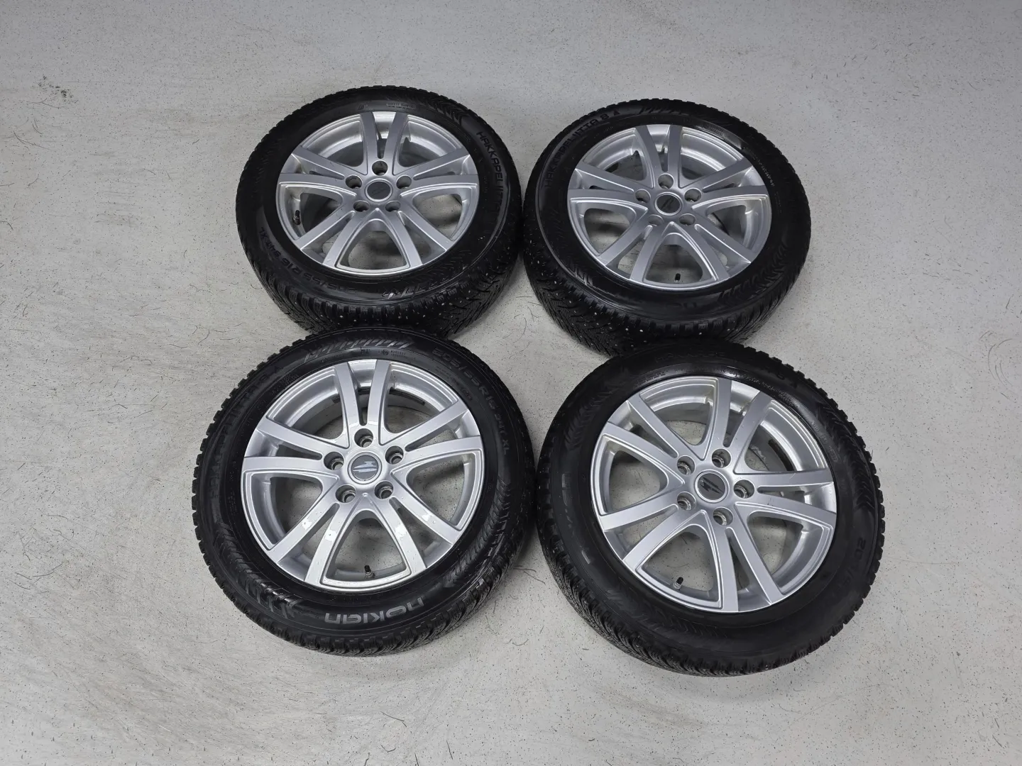 Autokuva 12 - FMS-624