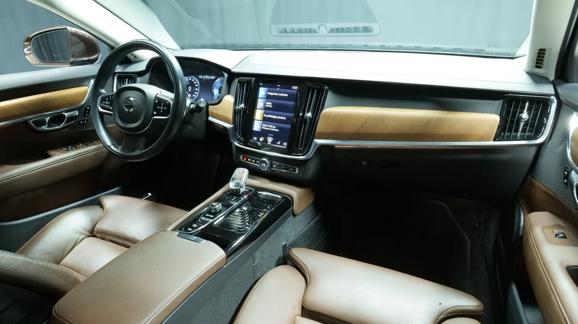 Autokuva 18 - FOH-122