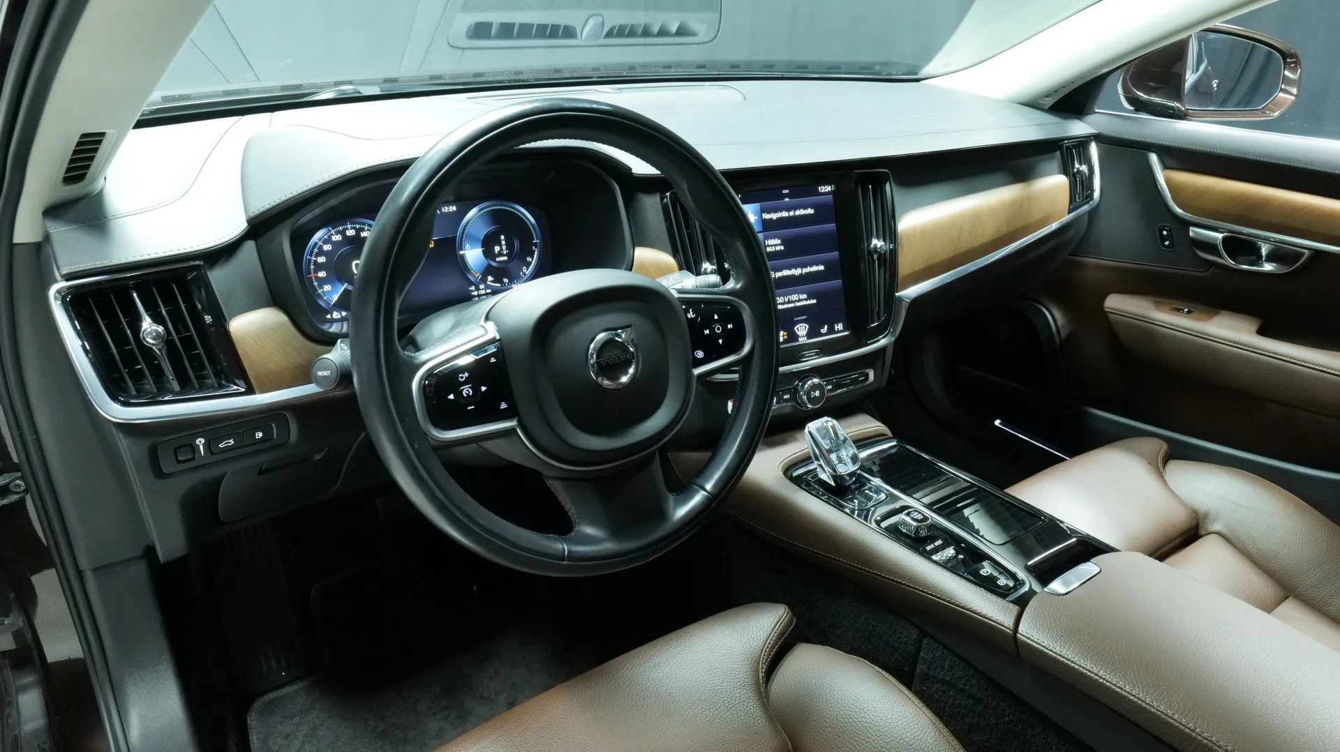 Autokuva 13 - FOH-122