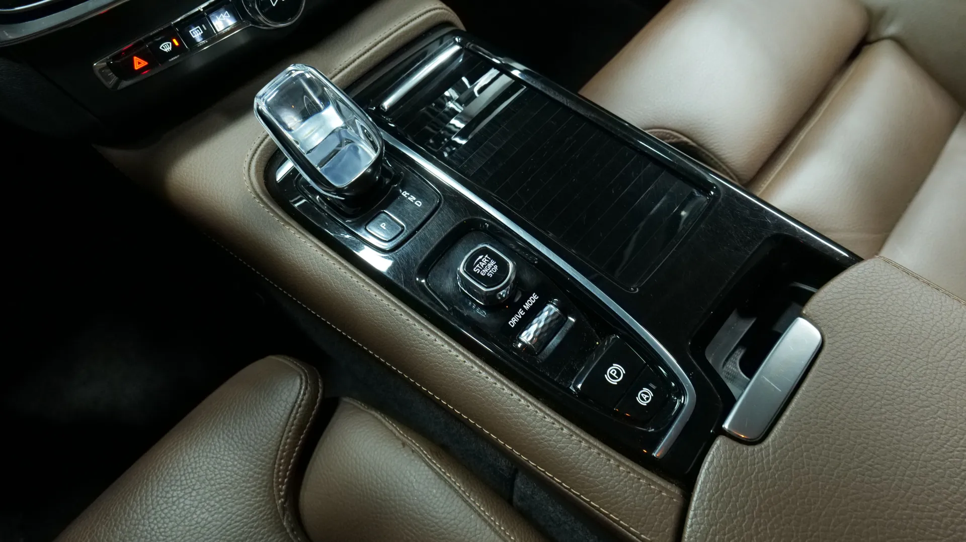 Autokuva 9 - FOH-122