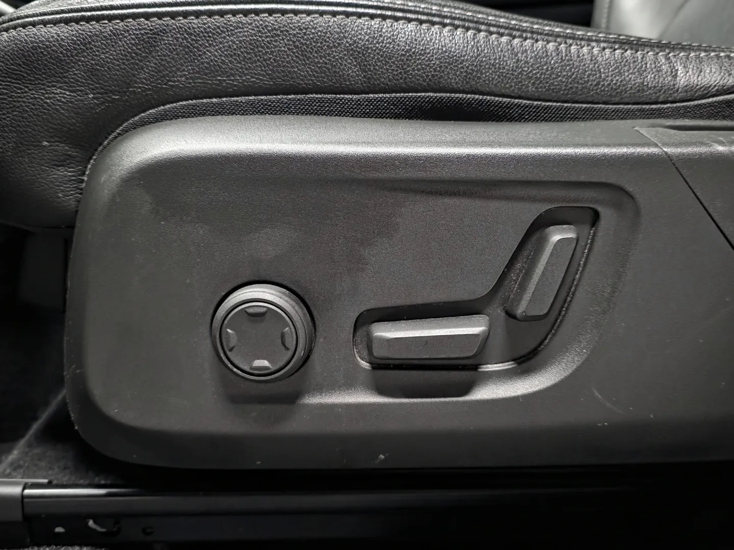 Autokuva 16 - FOI-681