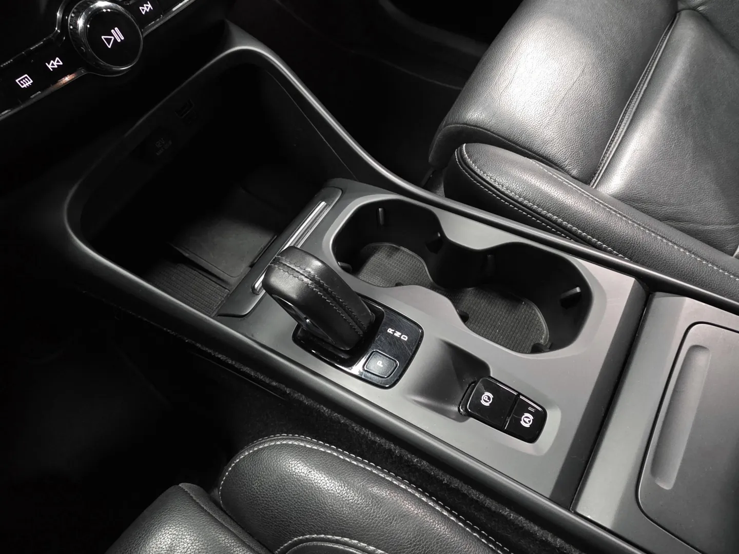 Autokuva 15 - FOI-681