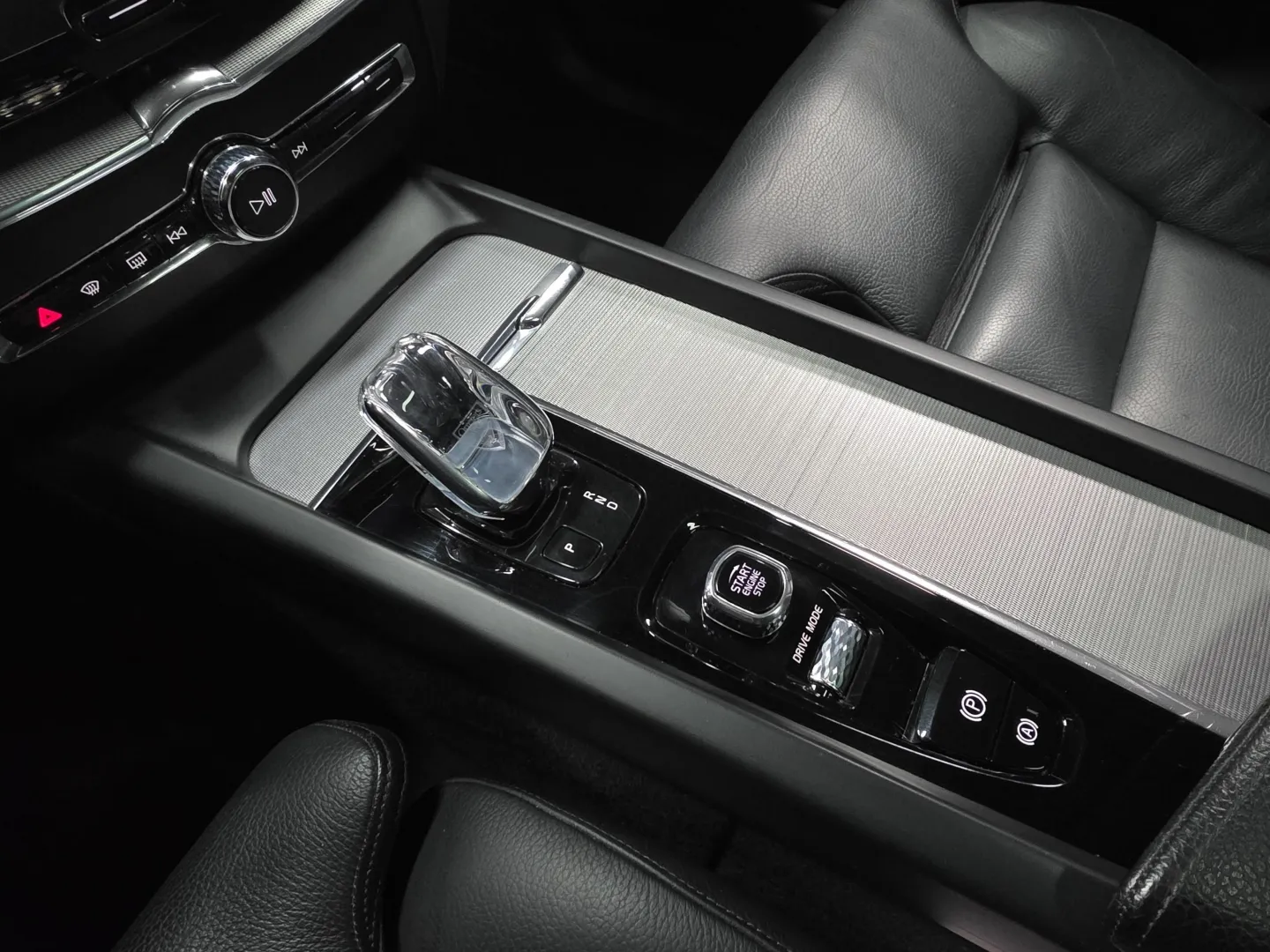 Autokuva 15 - FOJ-682