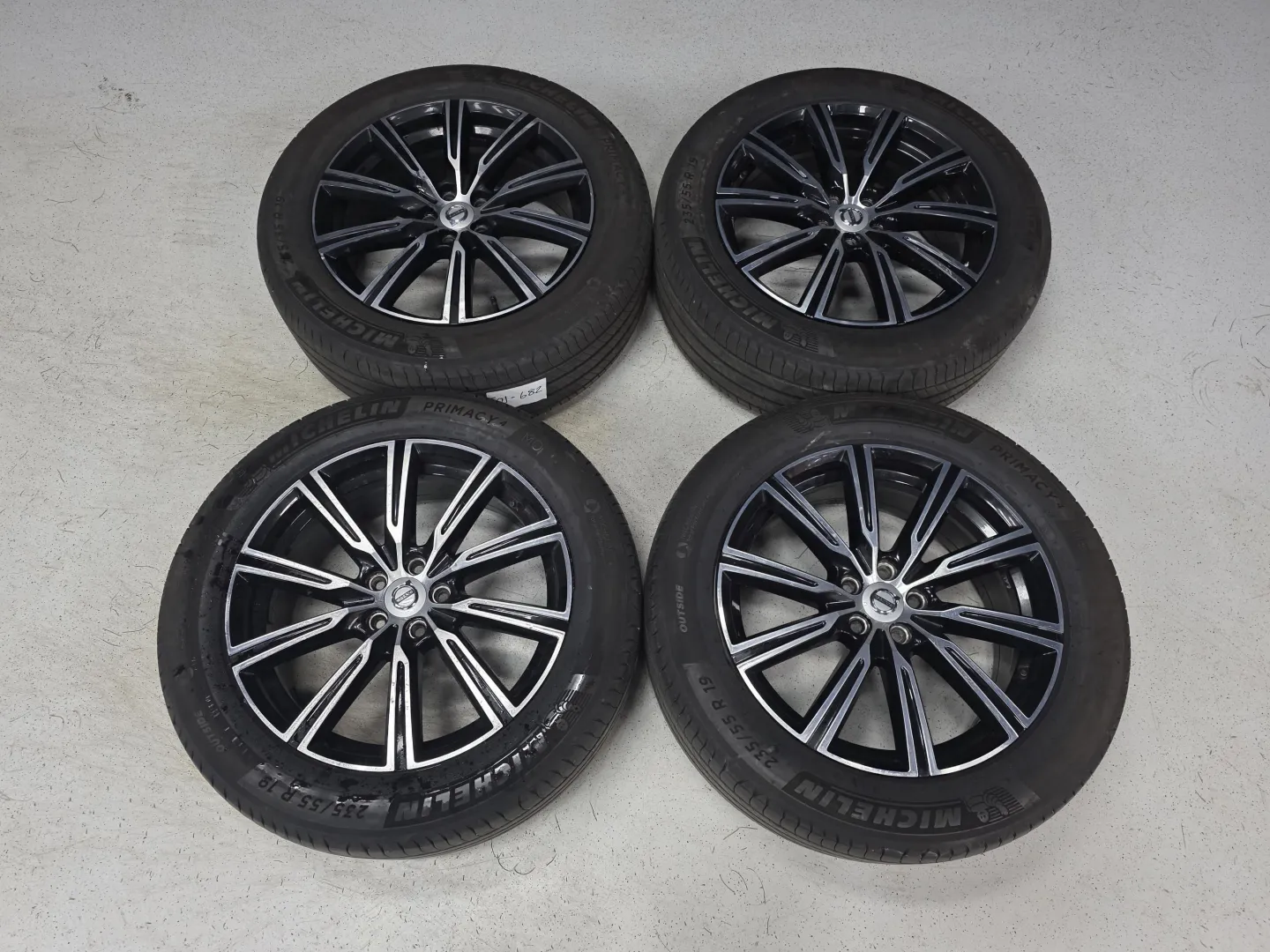 Autokuva 12 - FOJ-682